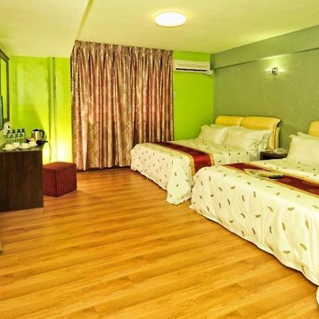 Hotel Zamburger Grand City Malacca Екстериор снимка