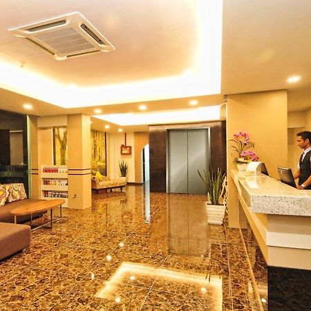 Hotel Zamburger Grand City Malacca Екстериор снимка
