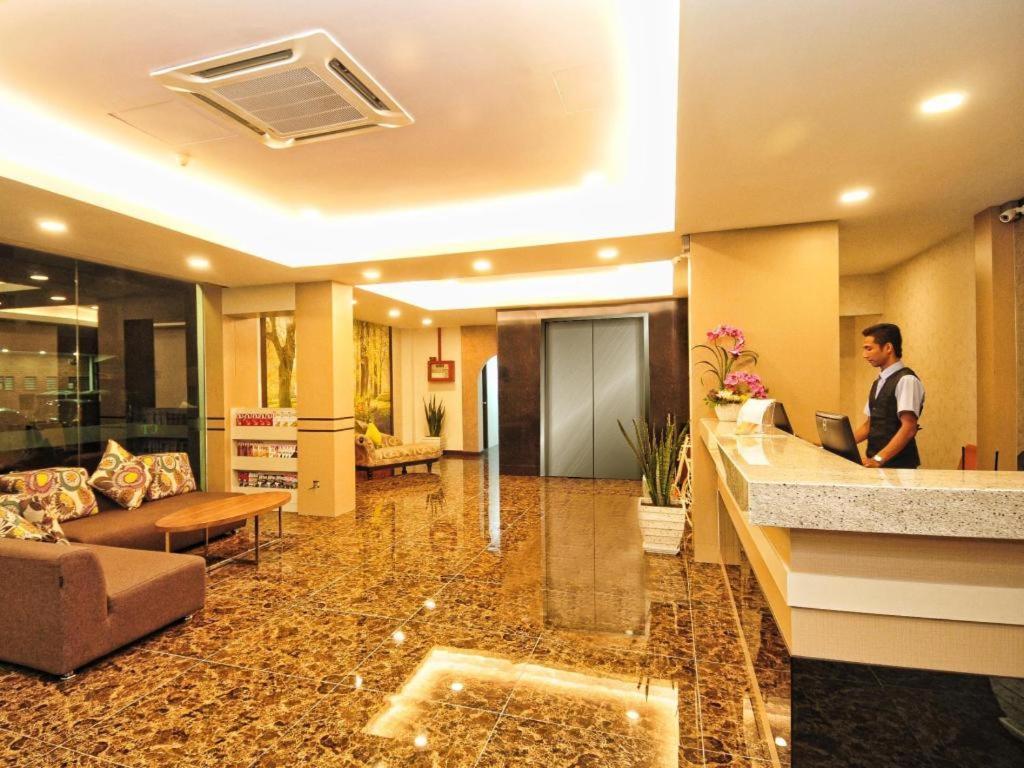 Hotel Zamburger Grand City Malacca Екстериор снимка