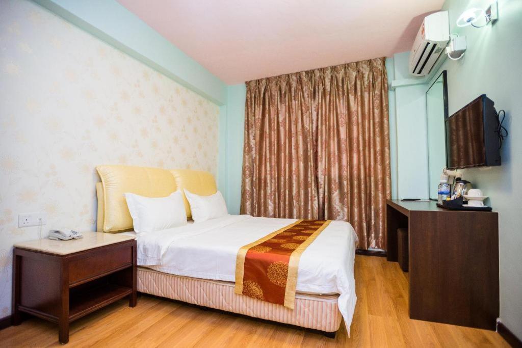 Hotel Zamburger Grand City Malacca Екстериор снимка