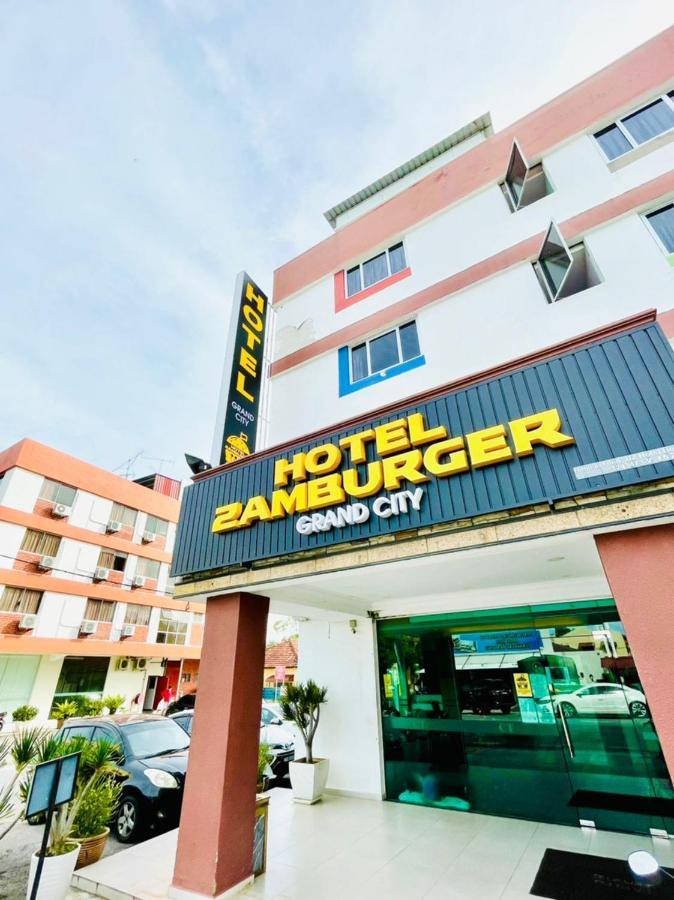 Hotel Zamburger Grand City Malacca Екстериор снимка